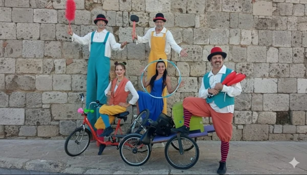 A LA LLUNA, AL CARRER