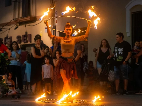 FLAMES AL CARRER