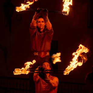 FLAMES AL CARRER