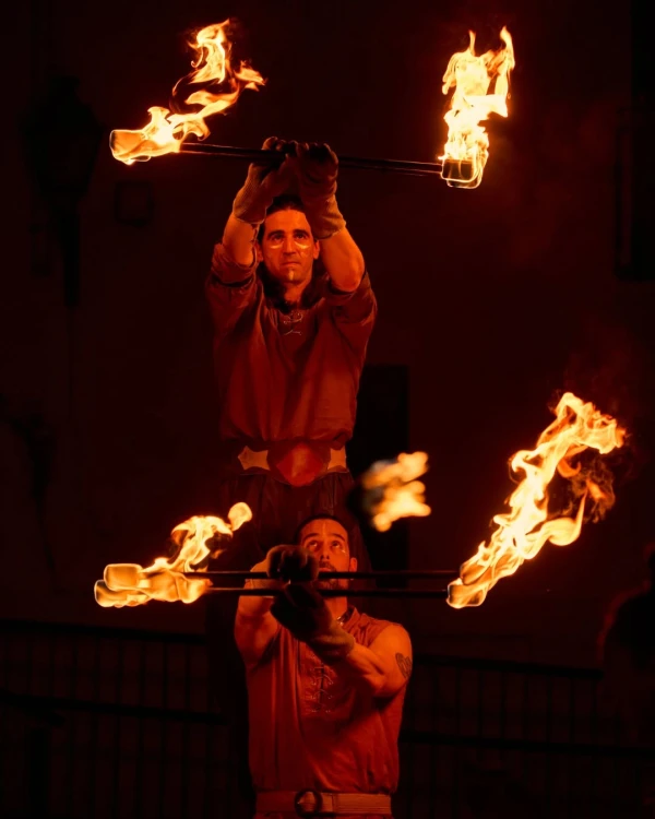 FLAMES AL CARRER