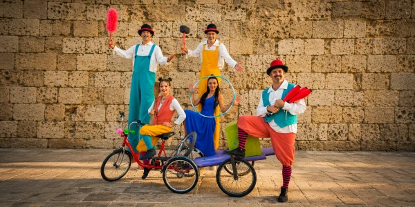 A LA LLUNA, AL CARRER